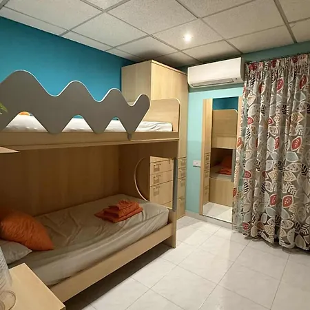 Flat 3 דירה *