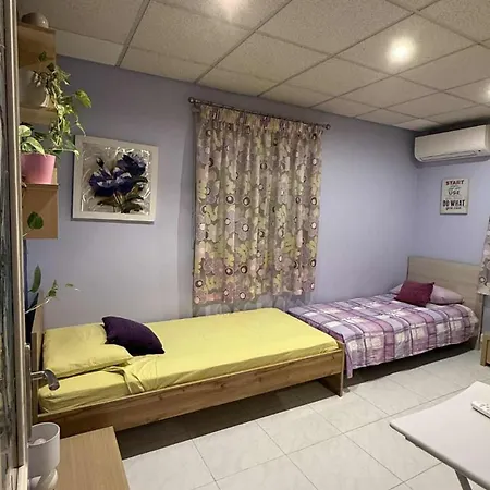 Flat 3 *
